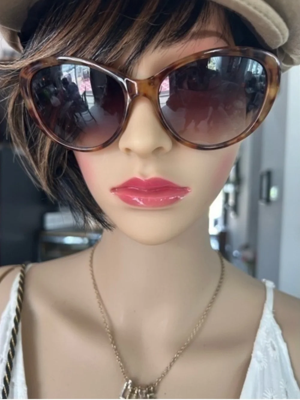 🌸 Betsey Johnson tortoise frame sunglasses sunshades
